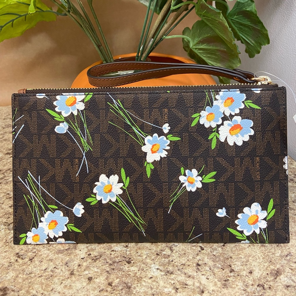 🎄🧑‍🎄🧑‍🎄 Michael Kors Large Zip Clutch - Picture 2 of 10